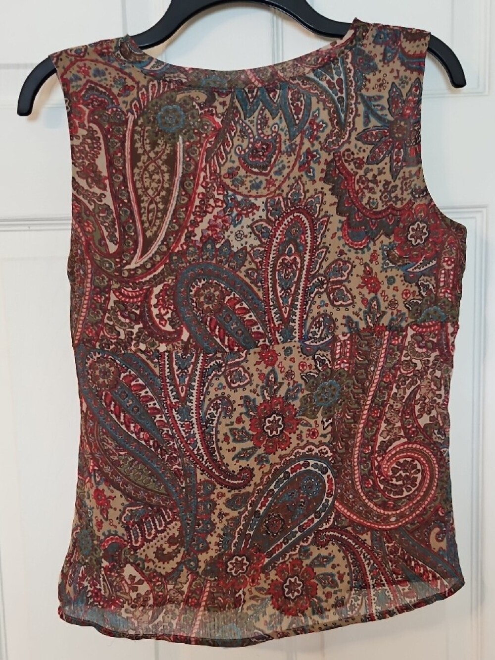 a.n.a Paisley V‑Neck Sleeveless Camisole in Red, Tan & Blue - Picture 7 of 7
